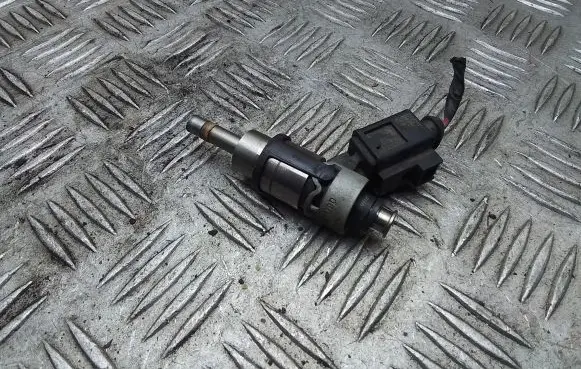 Volkswagen PASSAT B6 Fuel injector 06D133036D