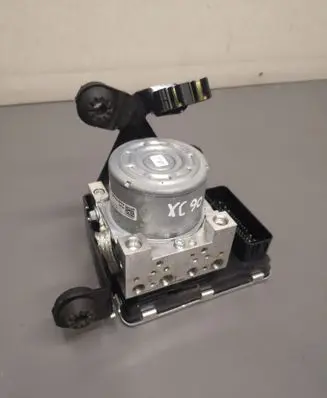Volvo XC90 ABS Pump P31680101