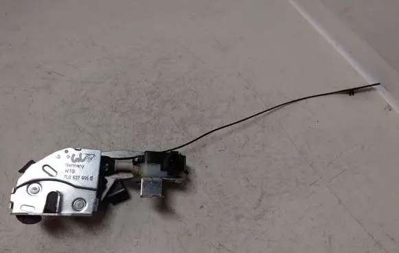 Volkswagen Touareg I Tailgate window lock/catch/latch 7L0827506E