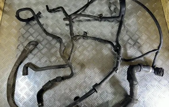 Audi Q7 4L Engine coolant pipe/hose 7L6122291H