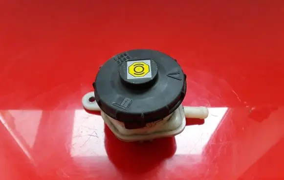 Honda Civic IX Brake fluid reservoir 16412C