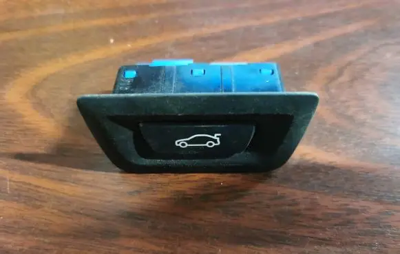 BMW 5 F10 F11 Tailgate/boot open switch button 927511902