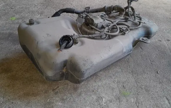 Mercedes-Benz ML W166 AdBlue liquid reservoir A1664703901