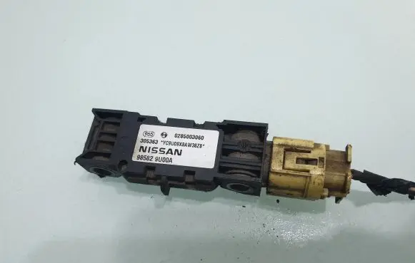 Nissan Micra Airbag deployment crash/impact sensor 98582 0285003060