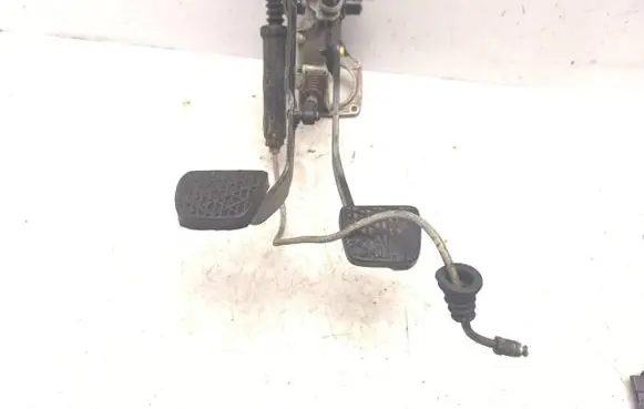 Mercedes-Benz W123 Pedal assembly 