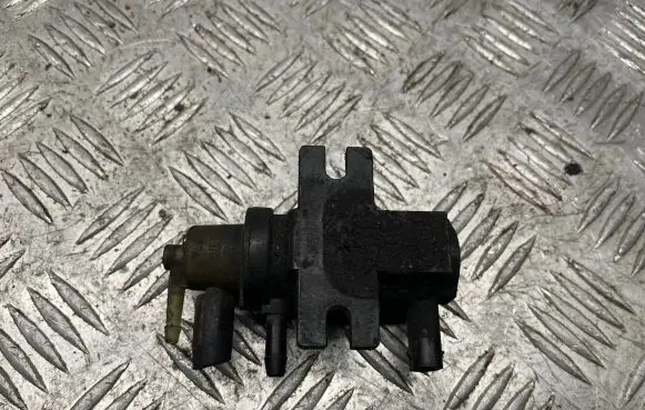 Mercedes-Benz E W212 Turbo solenoid valve 70078203 A0071531428 09T177