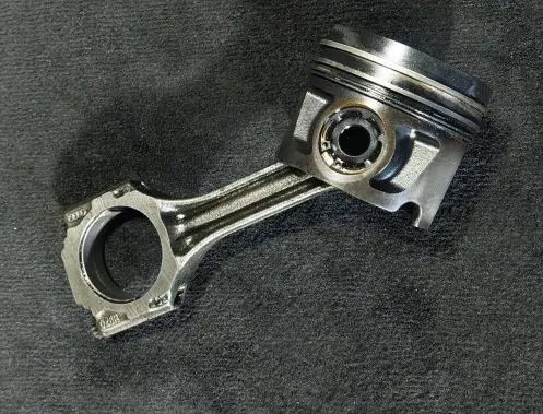 Volvo V70 Piston with connecting rod