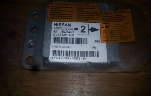 Nissan Primera Airbag control unit/module 98820av200 0285001420
