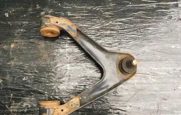 Iveco Daily 35 - 40.10 Front lower control arm/wishbone 500379805