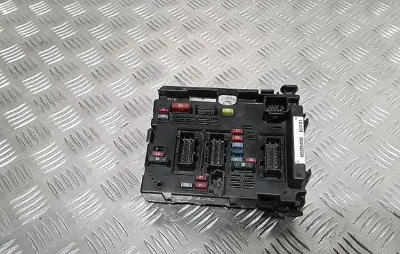 Peugeot 307 Fuse module 9650664080