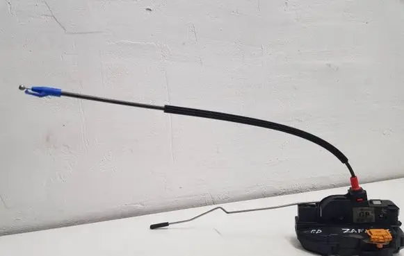 Opel Zafira C Front door lock 13579523