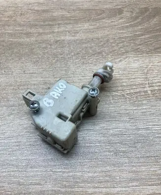 Volkswagen PASSAT B5 Fuel tank cap lock motor 3B0810773B 3B0959782