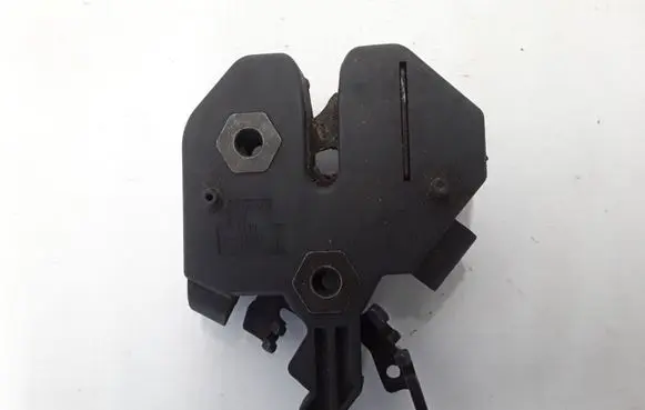 Volvo XC90 Engine bonnet (hood) release handle