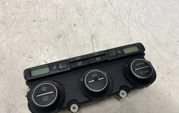 Volkswagen PASSAT B6 Climate control unit 74677512
