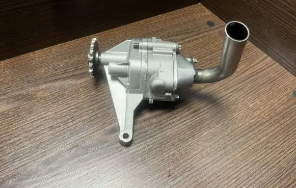 Mercedes-Benz Vito Viano W639 Oil pump 6111810201