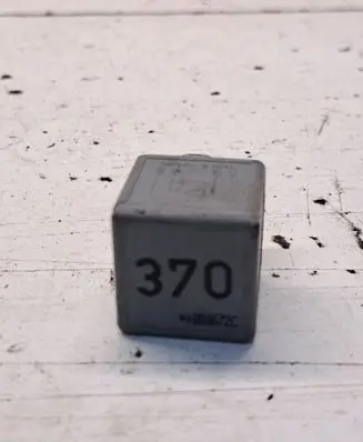 Audi Q3 8U Other relay 8D0951253