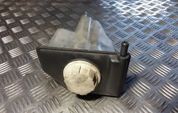 Volvo S40, V40 Power steering fluid tank/reservoir 30804963