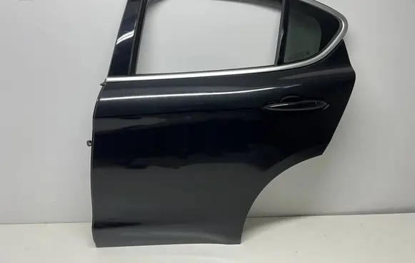 Alfa Romeo Stelvio Rear door 