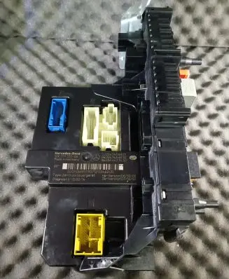 Mercedes-Benz C W204 SAM control unit 
