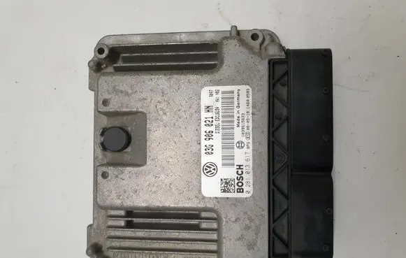 Volkswagen Touran I Engine control unit/module 03G906021HN 0281013617