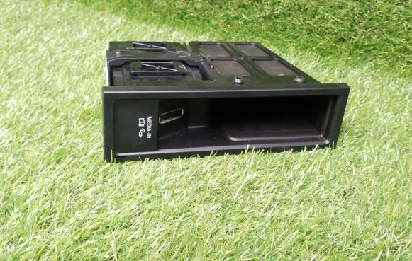 Volkswagen Tiguan Head unit multimedia control 5N0035344C