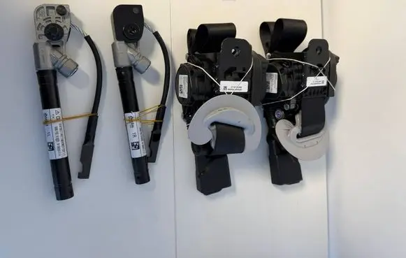 Tesla Model 3 Front seatbelt 