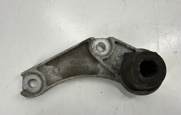 Chevrolet Camaro Muffler mount bracket/holder 23200937