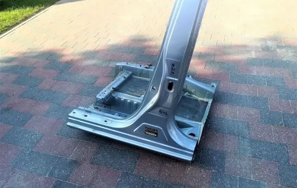 Nissan Leaf I (ZE0) Pillar (middle) 765713NA0A
