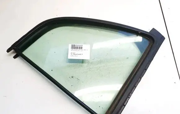 Rear vent window glass
