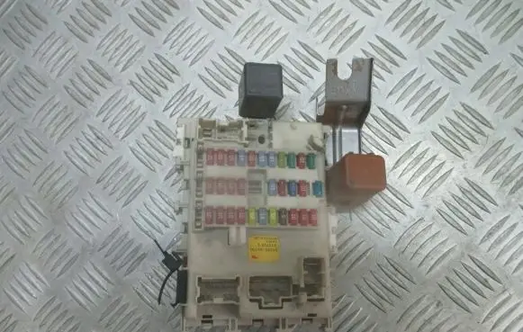 Nissan Primera Fuse box set 24350AV700