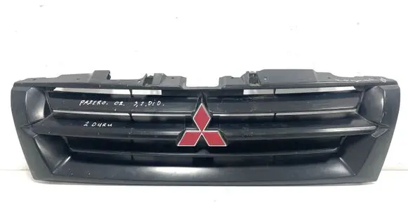 Mitsubishi Pajero Front bumper upper radiator grill MR387981 MR387982