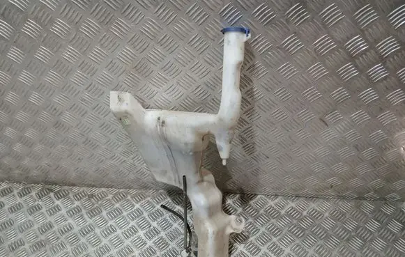Ford Fiesta Windshield washer fluid reservoir/tank 8A6117B613AE