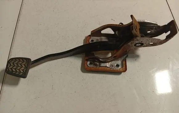 Toyota Corolla Verso AR10 Brake pedal