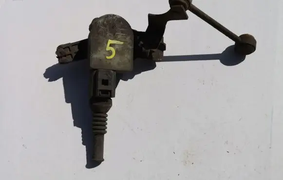 Volkswagen Touran I Rear air suspension level height sensor 