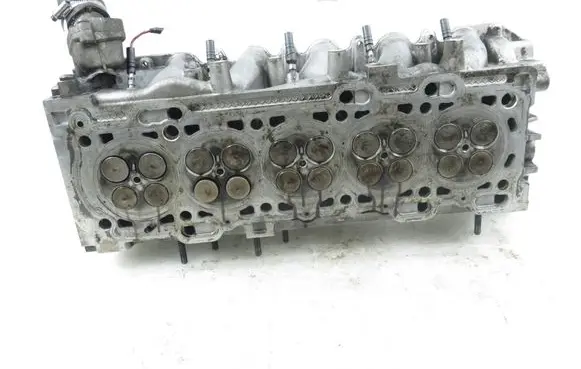 Volvo V70 Engine head 8692577