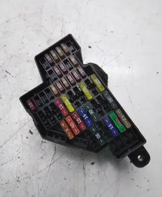Volkswagen PASSAT CC Fuse module 05020804601 2815176801