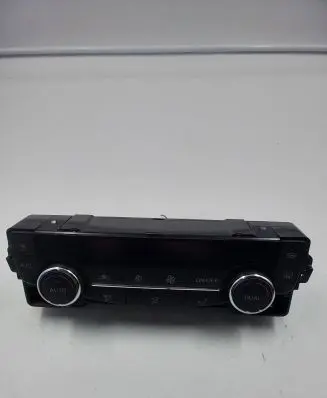 Nissan Qashqai Climate control unit 27500HV01A 20190619 E174754A