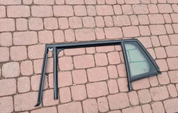 Opel Astra K Front triangle window/glass 