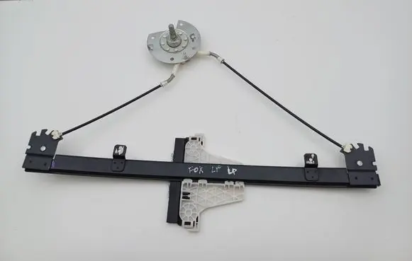 Volkswagen Fox Front door manual window regulator