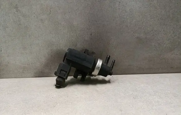 Volkswagen Touran I Turbo solenoid valve 1J0906627 72290320