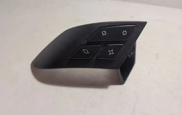 Steering wheel buttons/switches