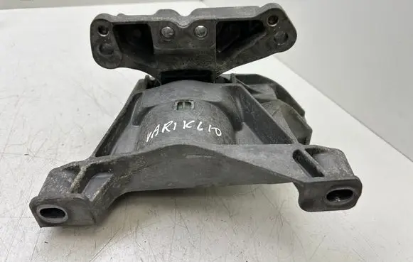 Peugeot 308 Engine mount bracket 4A103720
