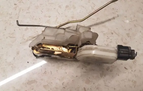 Mitsubishi Pajero Sport I Rear door lock