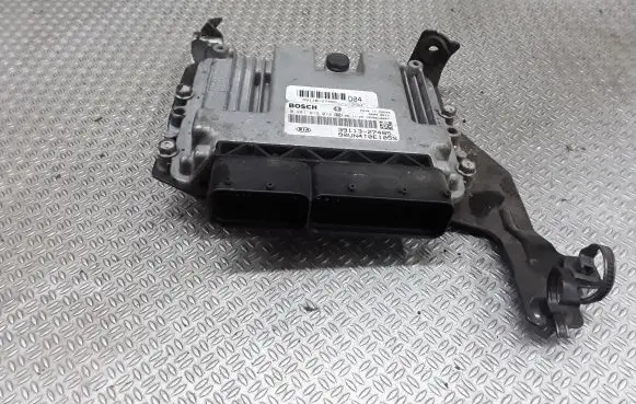 KIA Carens II Engine control unit/module 3911327485 0281013072