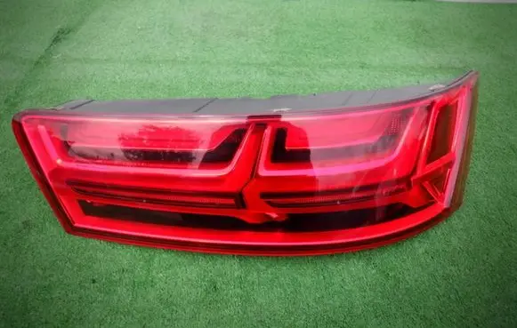 Audi Q7 4M Tailgate rear/tail lights 4M0945094K