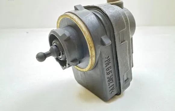 Land Rover Freelander Headlight level adjustment motor PPGF20