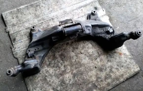 Nissan Almera Tino Front axle beam 