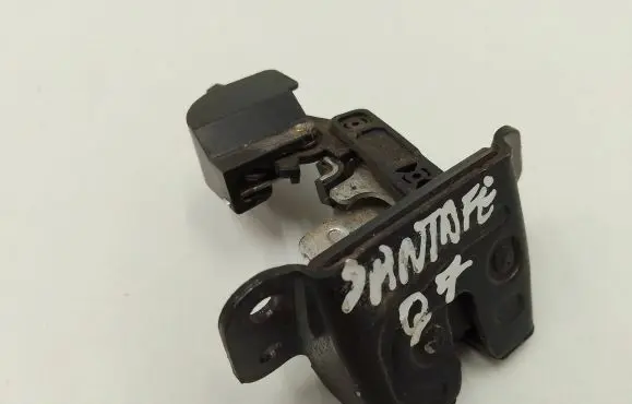 Hyundai Santa Fe Tailgate/trunk/boot lock/catch/latch 812302b000