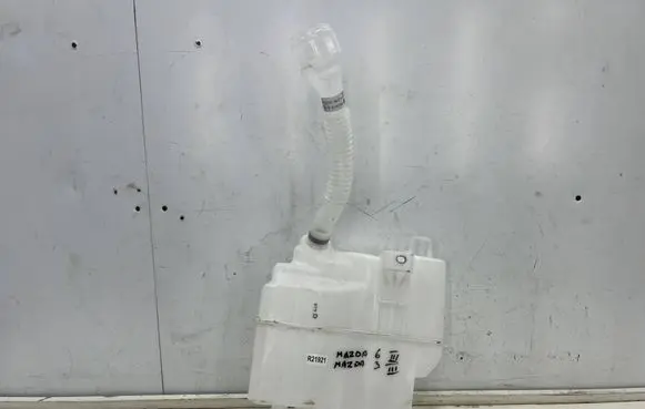 Mazda 3 III Windshield washer fluid reservoir/tank ghp967480