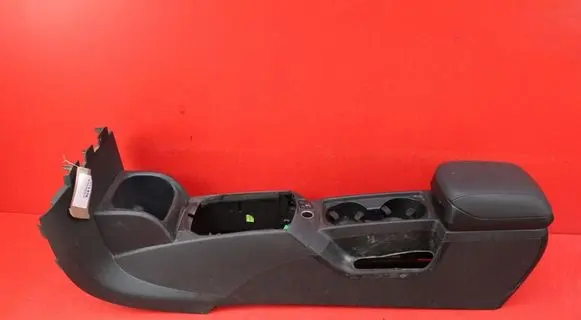 Volvo V50 Center console 8687408